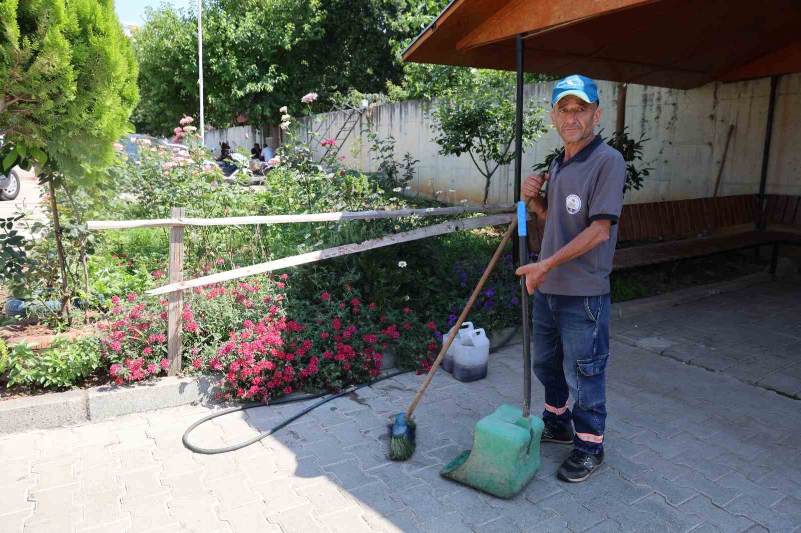 Kozanlı gurbetçi cüzdanını kaybettiğini gelen telefonla öğrendi 6 kozanli gurbetci cuzdanini kaybettigini gelen telefonla ogrendi 2 qbq9EsXw