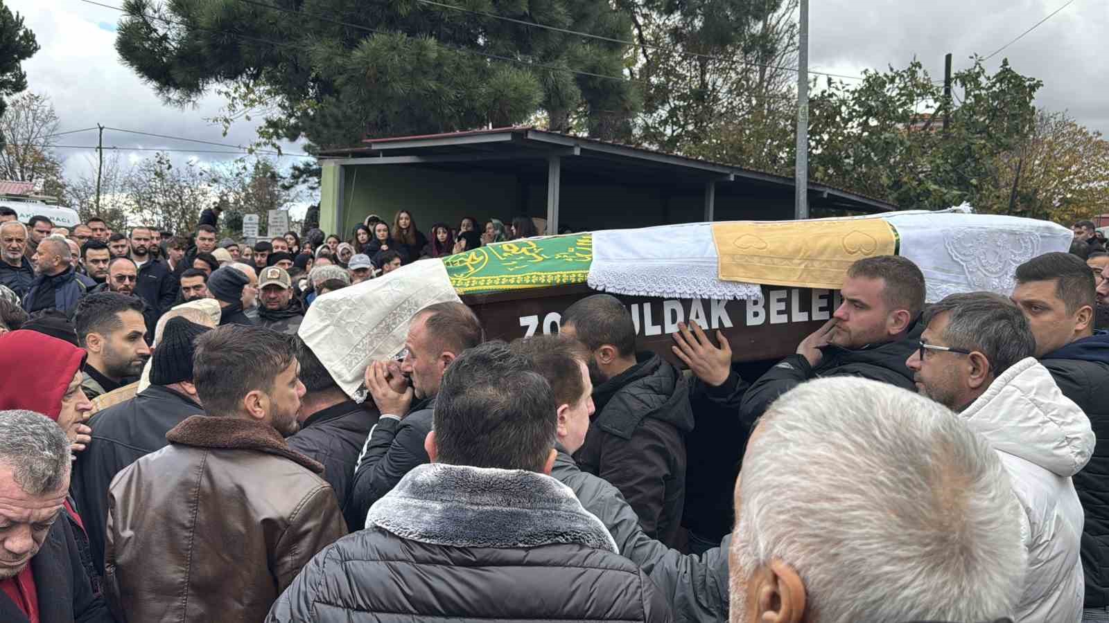 kozluda bicakli olayda hayatini kaybeden murat yangun topraga verildi 0 1ehAkvz3