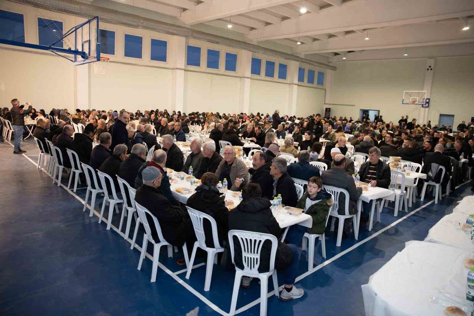 kozlukebir domrukoyde yuzlerce kisi iftarda bulustu 1 8Gn3yDTp