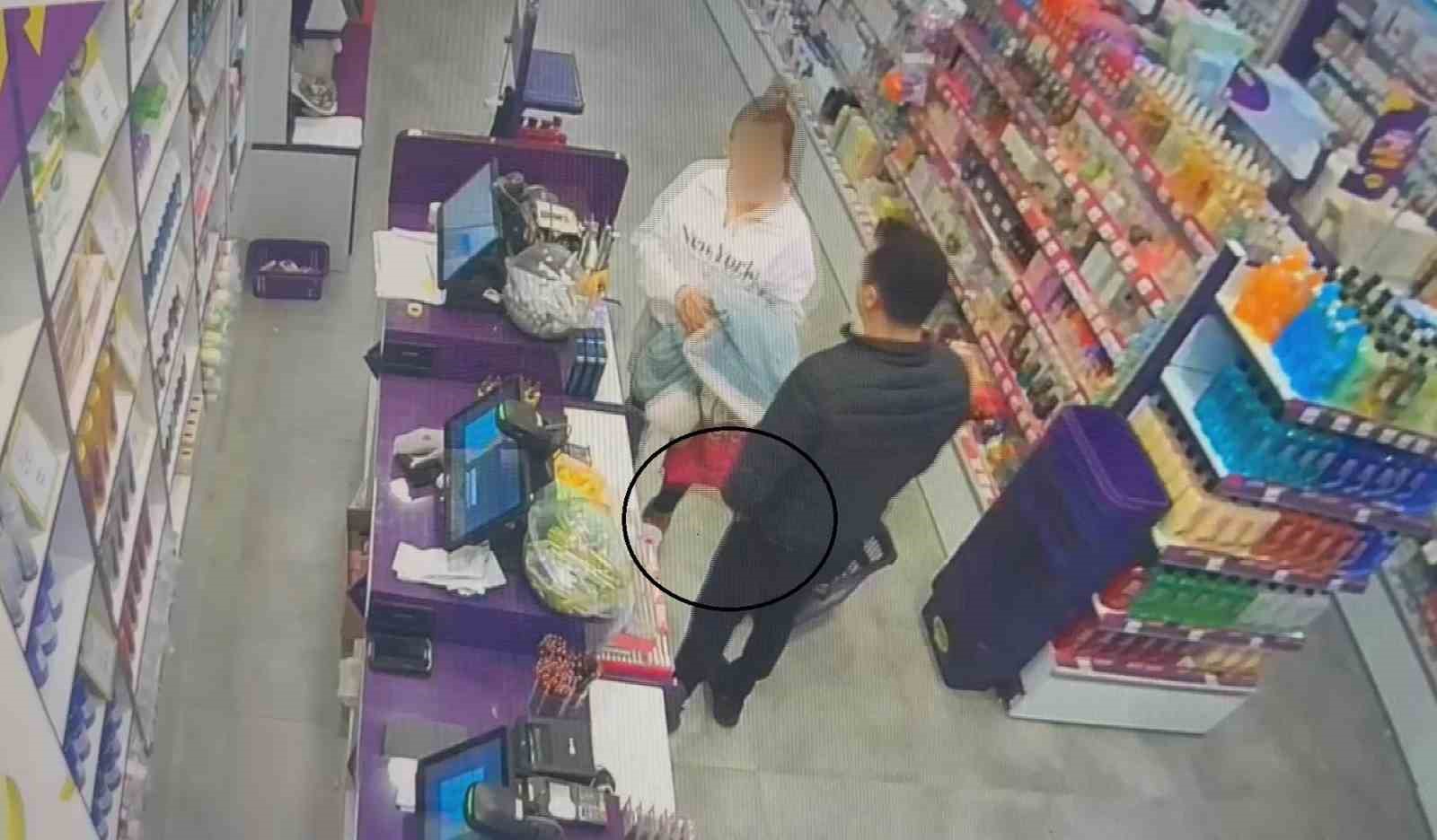kozmetik market zincirine dadanan anne baba ve kiz 3 aylik surecte 1 milyon 200 7sWJX4YW