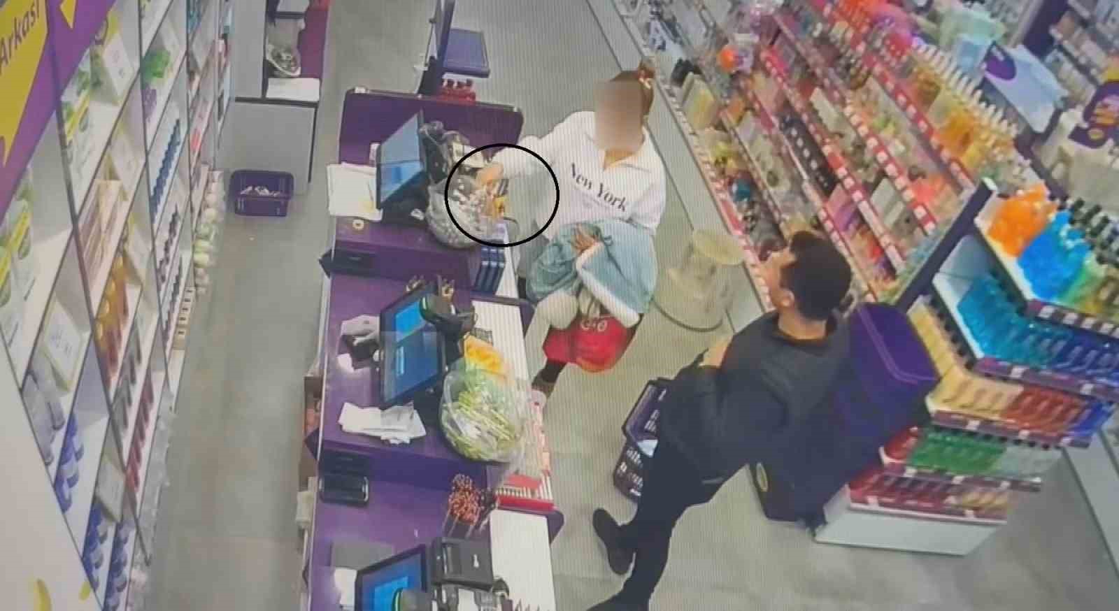 kozmetik market zincirine dadanan anne baba ve kiz 3 aylik surecte 1 milyon 200 G4X4OTil