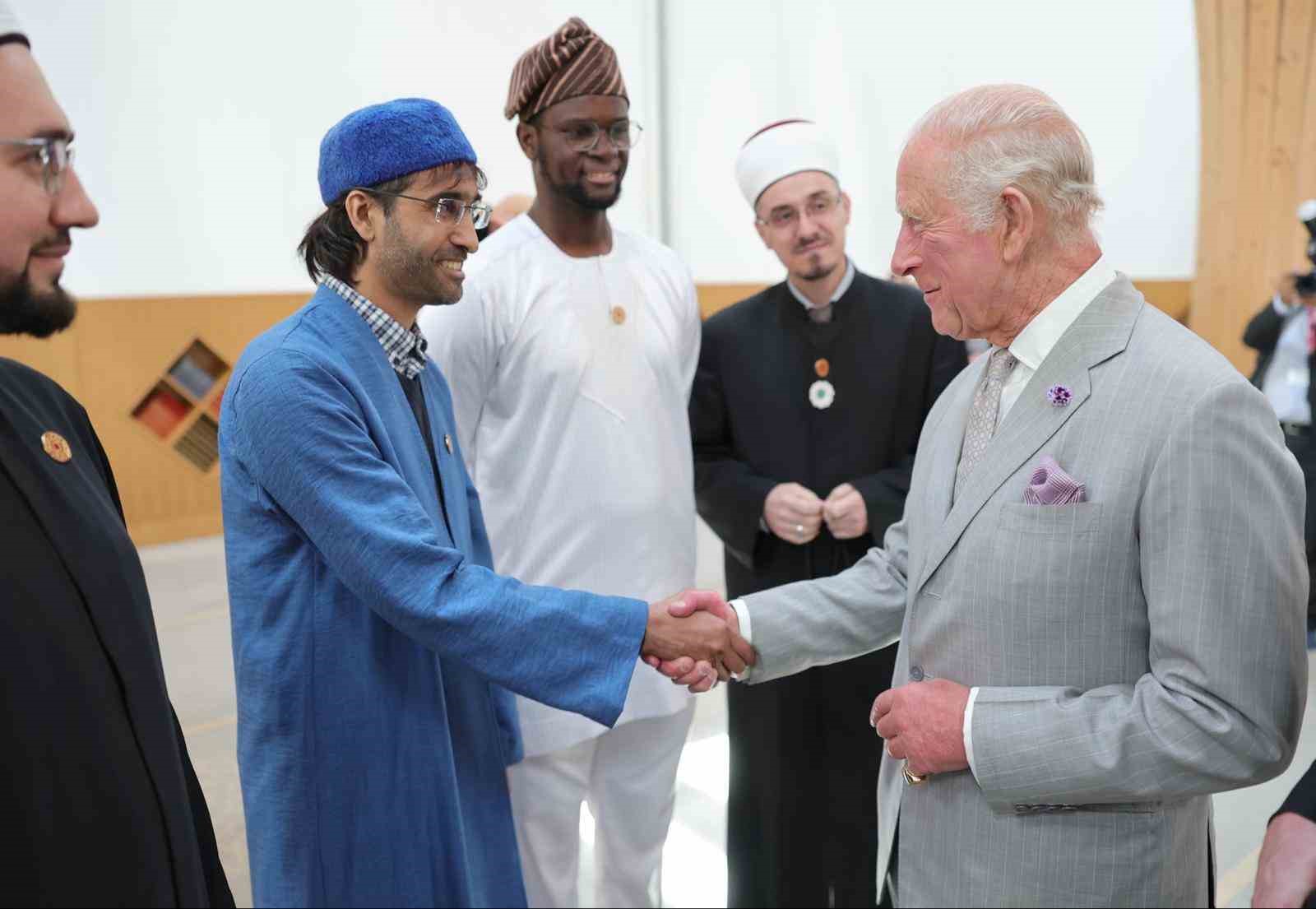 Kral III. Charles, Cambridge’de Avrupa’nın ilk ekolojik tasarımlı camisini ziyaret etti 4 kral iii charles cambridgede avrupanin ilk ekolojik tasarimli camisini ziyaret etti 0 yMy9yrtf