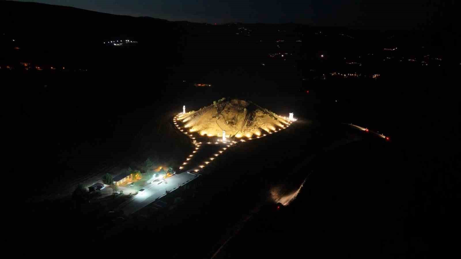 Kraliçeler mezarlığı gece de ziyarete açıldı 4 kraliceler mezarligi gece de ziyarete acildi 0