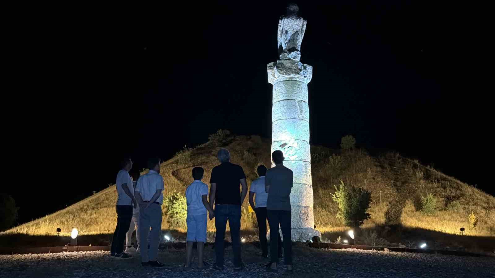 Kraliçeler mezarlığı gece de ziyarete açıldı 6 kraliceler mezarligi gece de ziyarete acildi 2 fU6l851n
