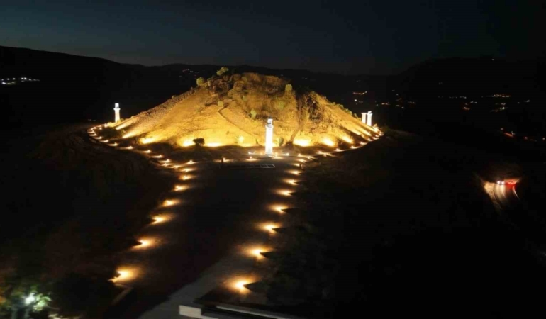 kraliceler-mezarligi-gece-de-ziyarete-acildi-X8yaAkFi.jpg