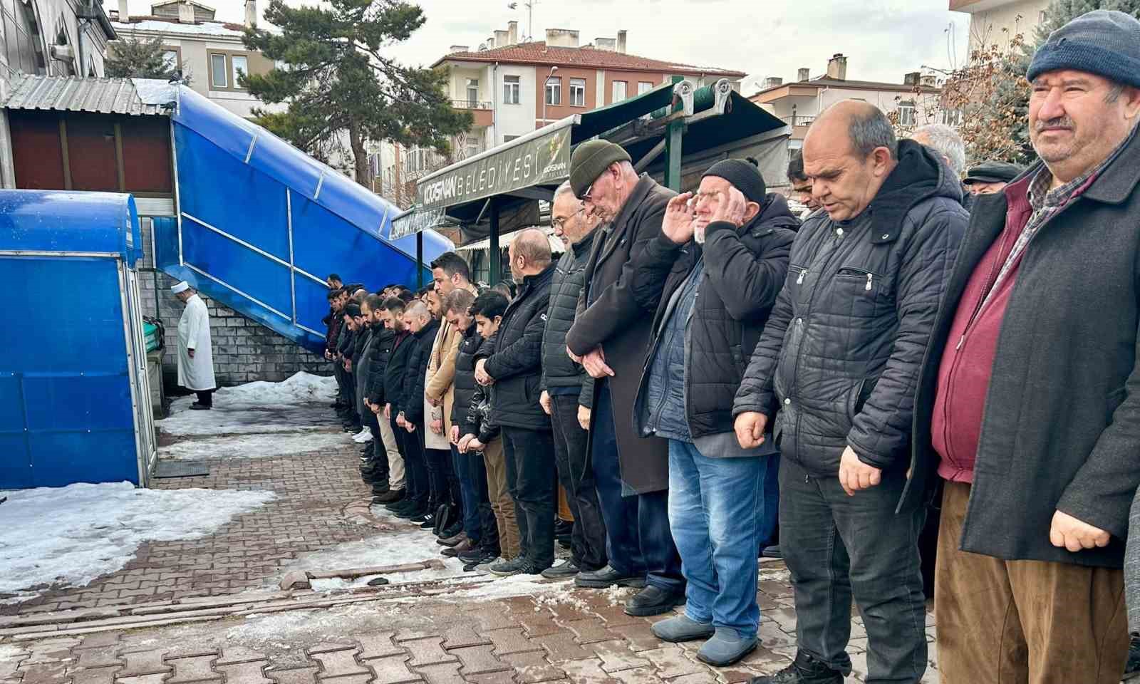 krikonun kaymasi ile otobusun altinda kalan genc topraga verildi 0 eNhpLHQt