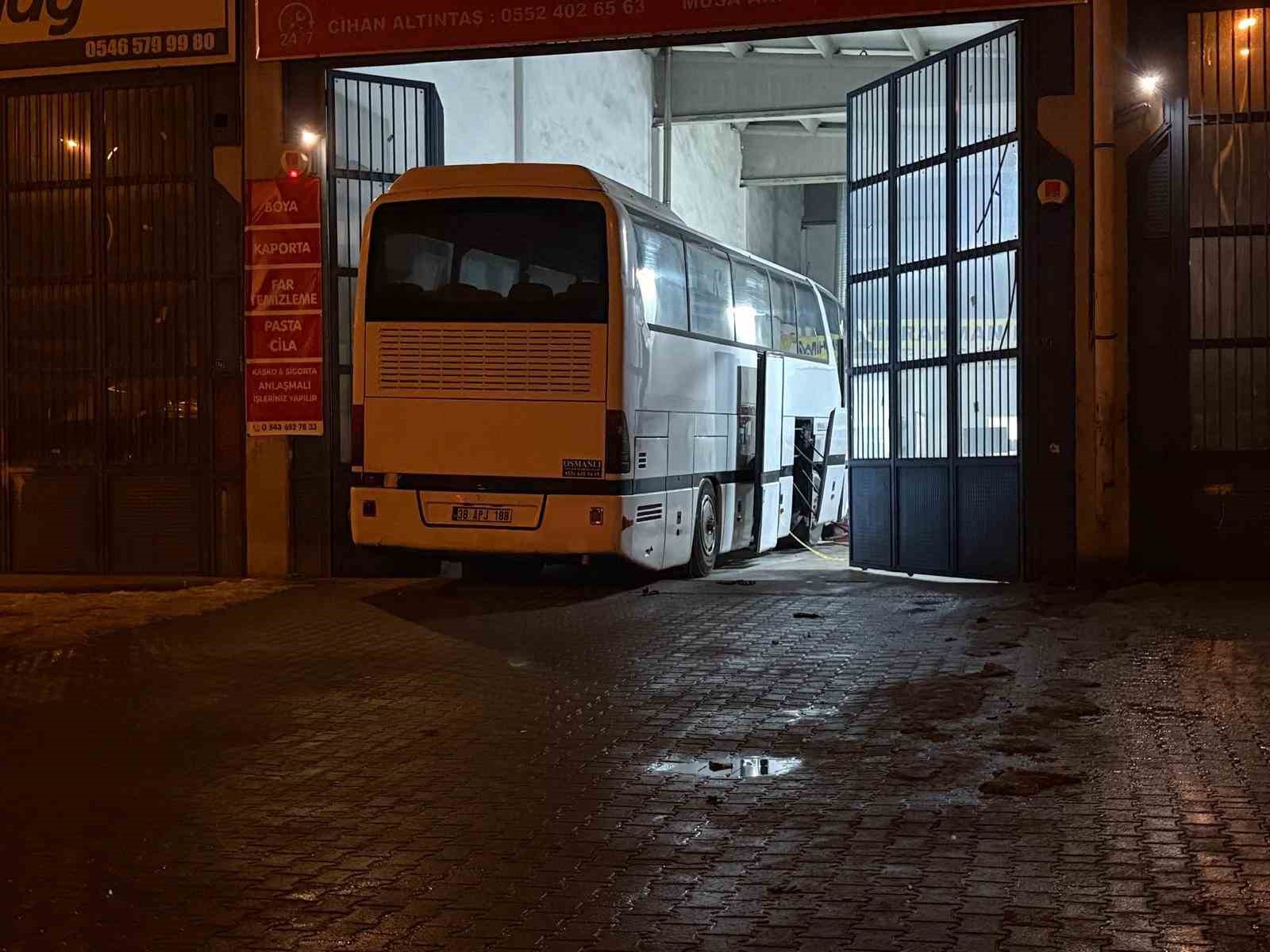 krikonun kaymasi ile otobusun altinda kalan tamirci hayatini kaybetti 1 BkOg8Kbn