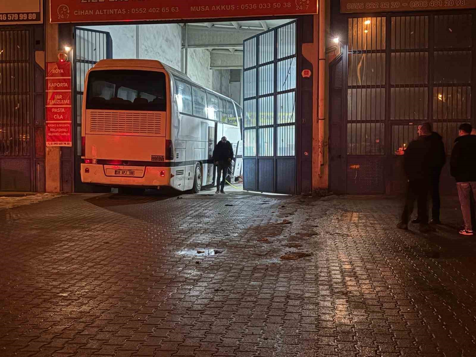 krikonun kaymasi ile otobusun altinda kalan tamirci hayatini kaybetti 2