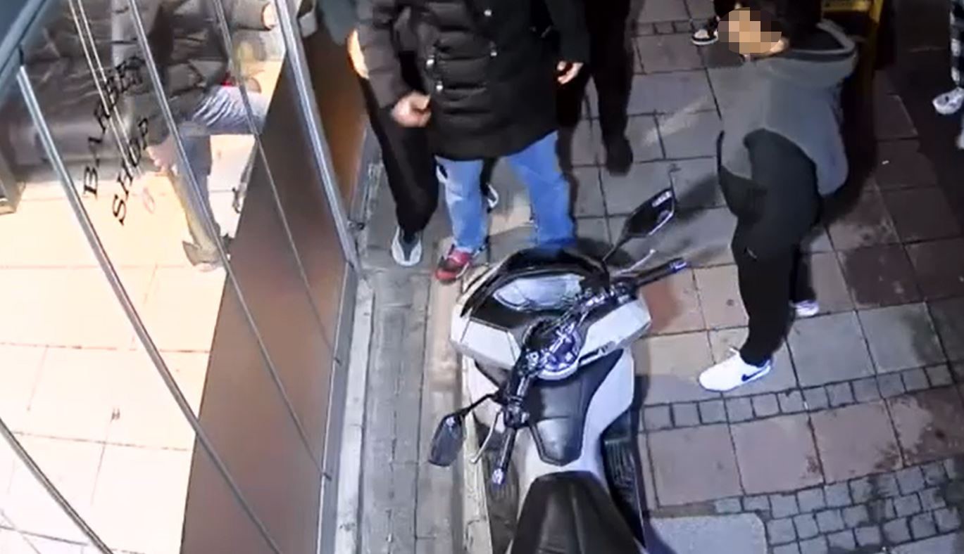 kuafor dukkanina baltali saldiri kamerada 1 l6LrmAgk