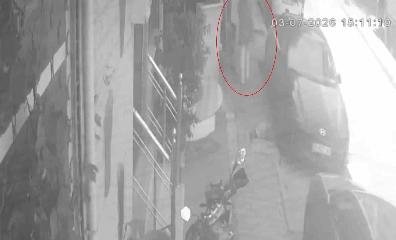 Kuaförde 3 bin 400 liralık işlem yaptırdı, ücret ödemeden kaçtı 5 kuaforde 3 bin 400 liralik islem yaptirdi ucret odemeden kacti 1 pPjkZqBR