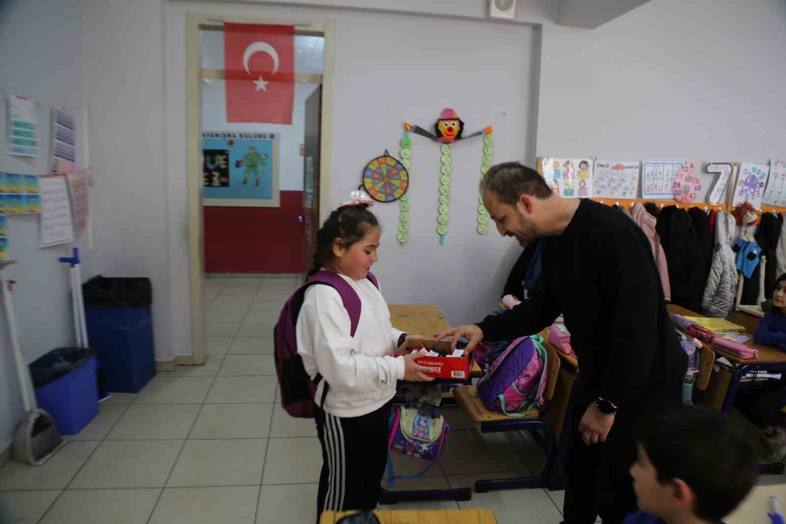 kucuk aysimadan ogretmenlerine duygulandiran surpriz 3 ksCQQgPd