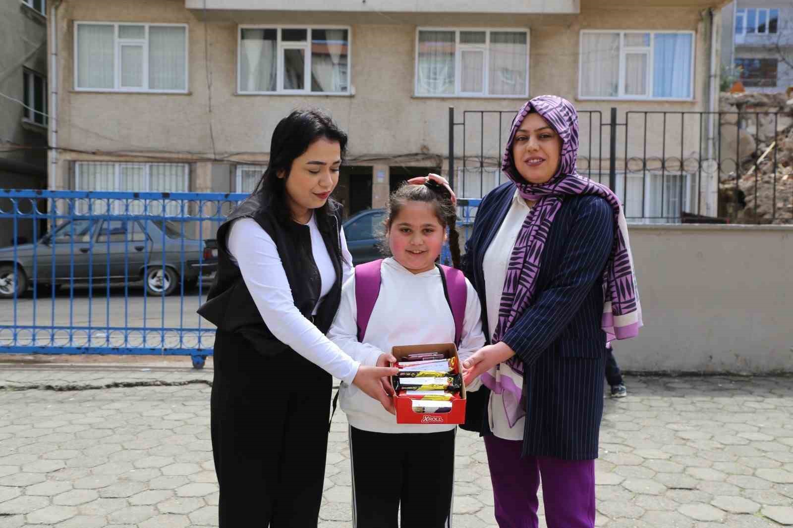 kucuk aysimadan ogretmenlerine duygulandiran surpriz 5 QGe21sb7