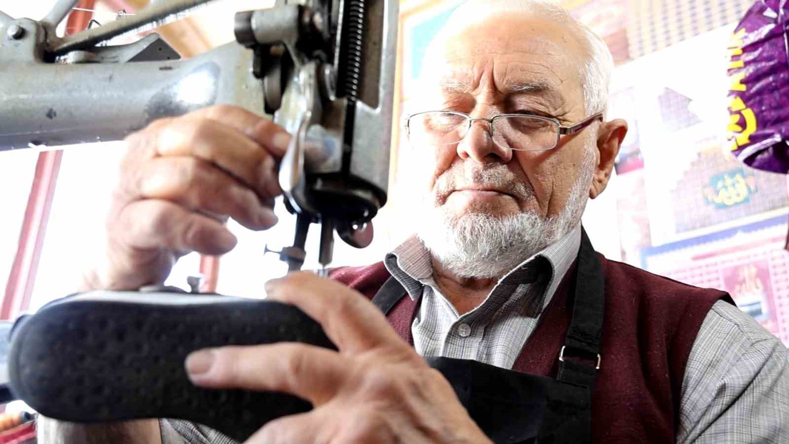 kucuk barakada 62 yillik emekle 4 cocugunu evlendirip evini arabasini aldi 1 885Y1SMt