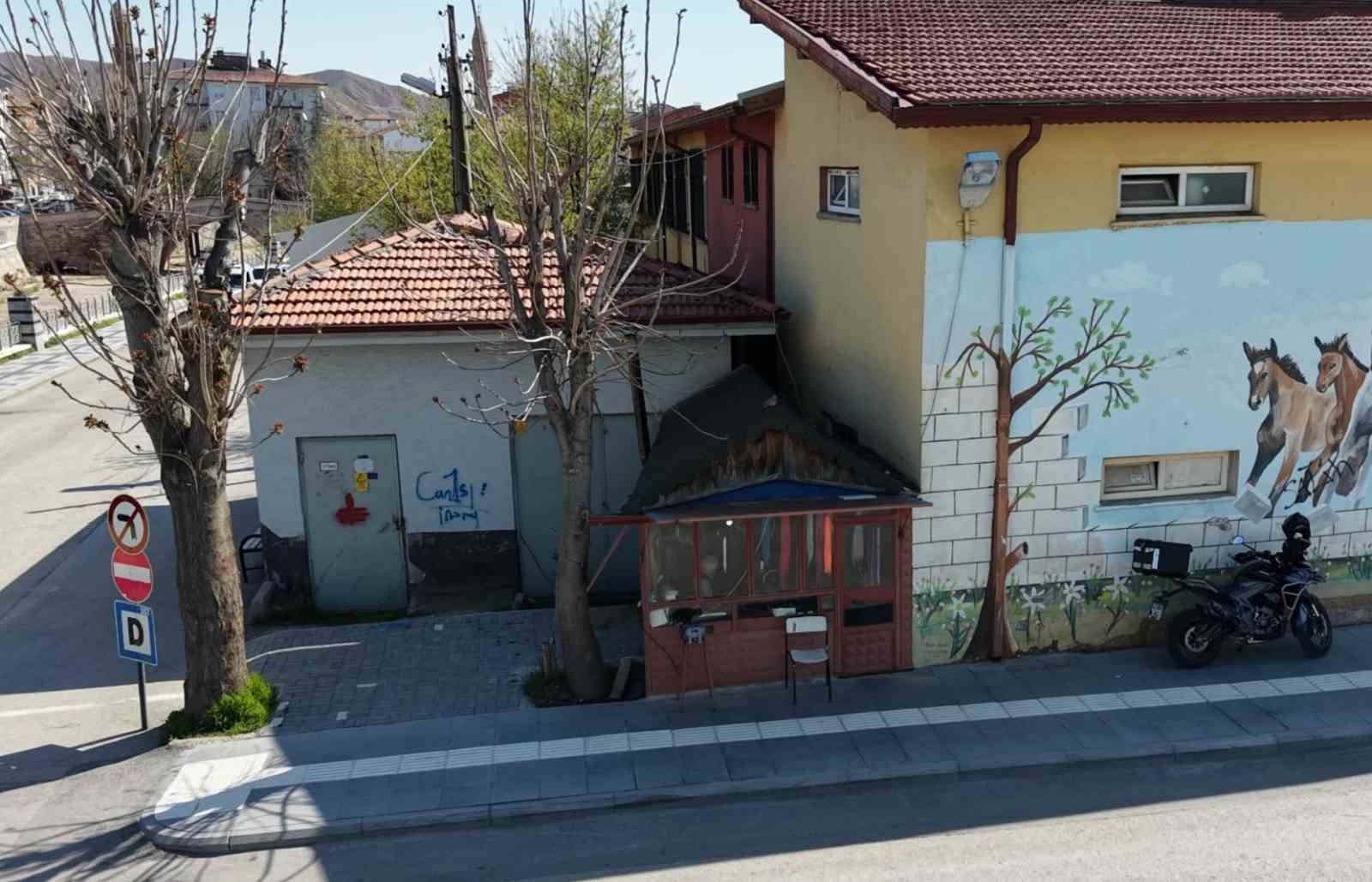kucuk barakada 62 yillik emekle 4 cocugunu evlendirip evini arabasini aldi 4 u66n5BKU