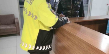 kucuk-kiza-carpti-arkasina-bile-bakmadan-kacti-qYuPHbfT.jpg