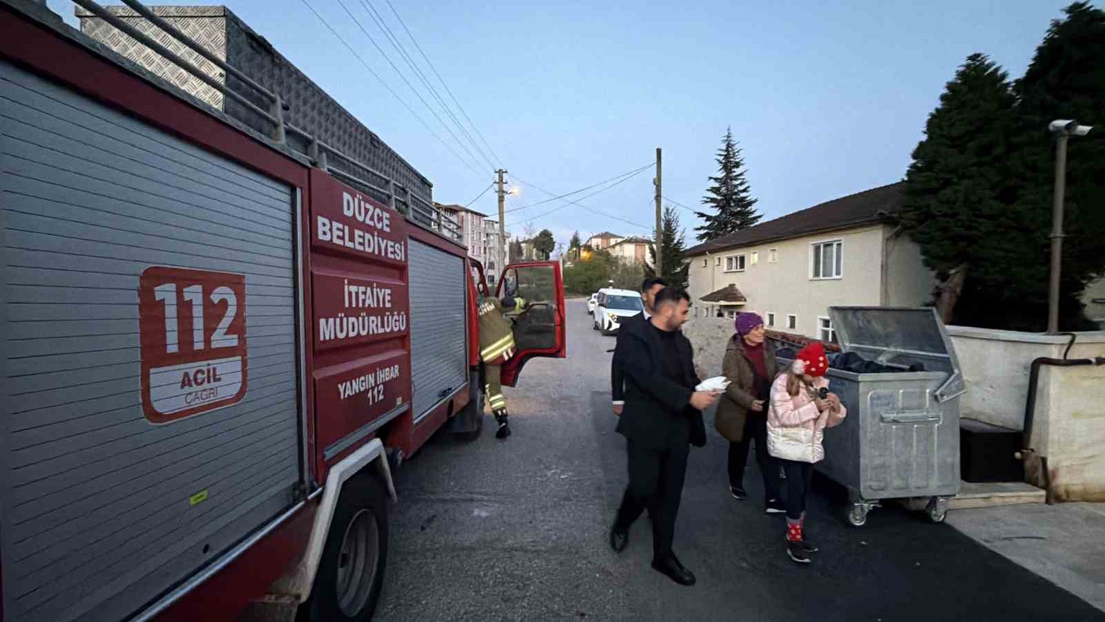 kucuk kizin duyarliligi sayesinde 2 yavru kedi kurtarildi 3 EiW3fak3