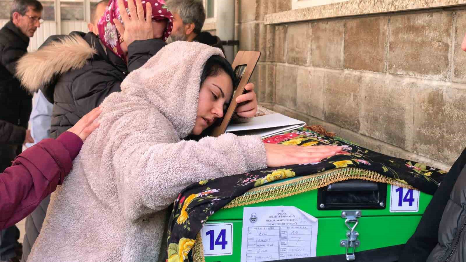 kucuk oyku gozyaslari arasinda topraga verildi 2 D5C2kada