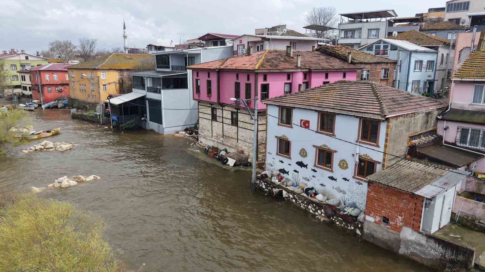 kucuk venedik turizm sezonunu acti ama yollari kapandi 6 kKP4jbs8