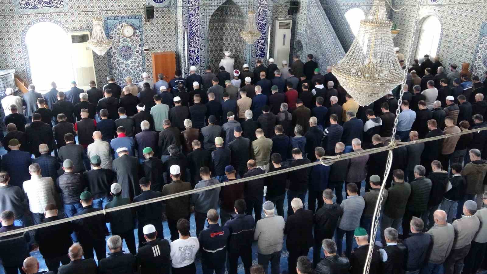 kucuk yasta buyuk an 9 yasinda 3 bin kisiye ilk hutbesini okudu 7 t41Qe6Zp