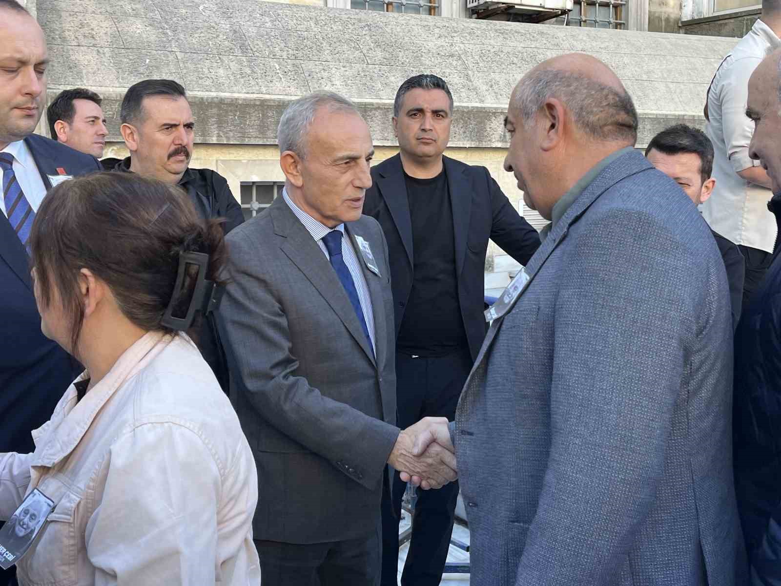 Küçükçekmece Belediye Başkanı Çebi’nin kardeşi Ömer Çebi son yolculuğuna uğurlandı 6 kucukcekmece belediye baskani cebinin kardesi omer cebi son yolculuguna ugurlandi 2 NvqVVzd3