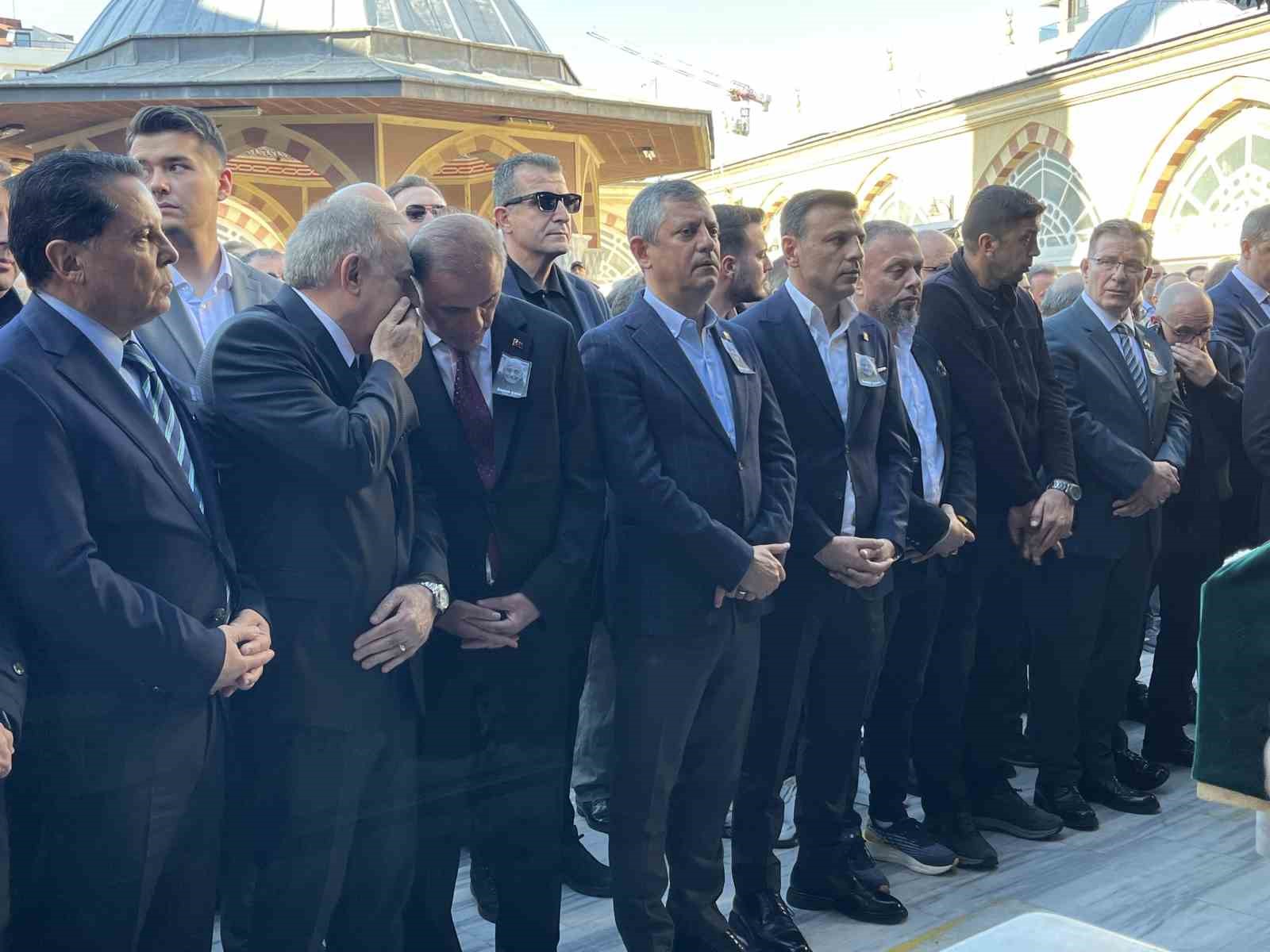 Küçükçekmece Belediye Başkanı Çebi’nin kardeşi Ömer Çebi son yolculuğuna uğurlandı 7 kucukcekmece belediye baskani cebinin kardesi omer cebi son yolculuguna ugurlandi 3 6cw5XPth