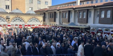 kucukcekmece-belediye-baskani-cebinin-kardesi-omer-cebi-son-yolculuguna-ugurlandi-i3F3SkaQ.jpg