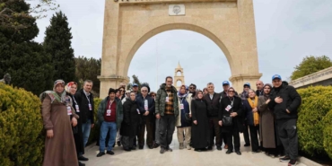 kucukcekmece-belediyesi-emekli-ciftleri-canakkaleye-goturdu-sbNbvBd5.jpg
