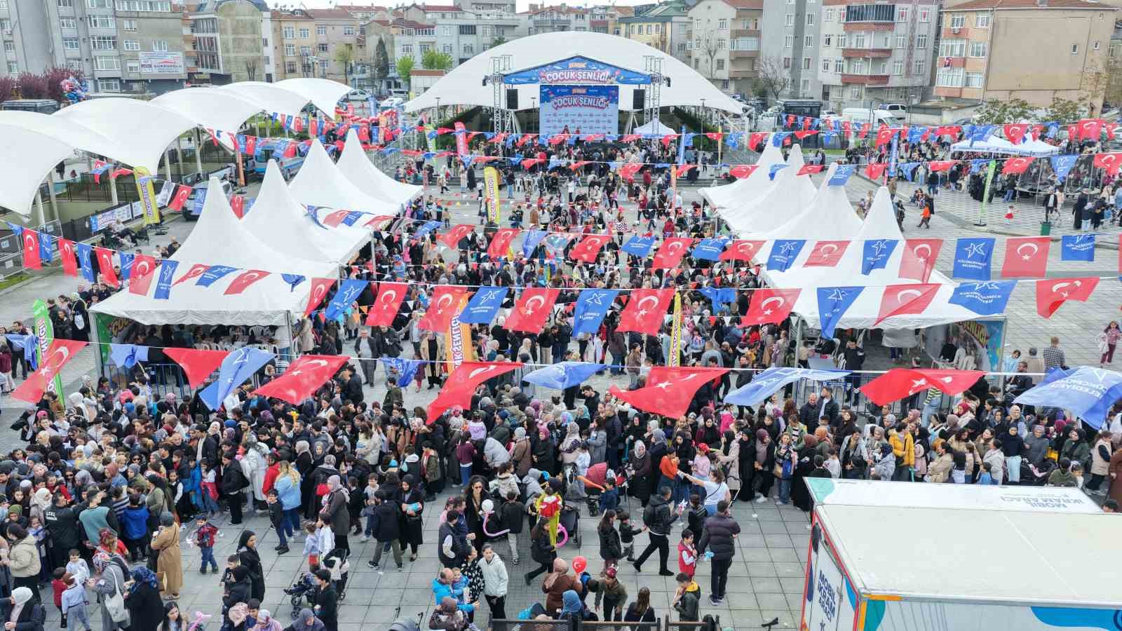 Küçükçekmece’de 23 Nisan, gün boyu süren etkinliklerle kutlandı 4 kucukcekmecede 23 nisan gun boyu suren etkinliklerle kutlandi 0 3GYhrsHC