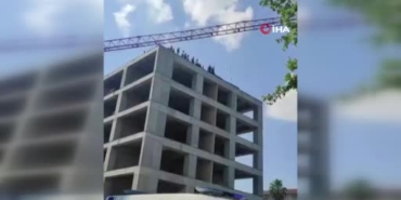 kucukcekmecede-3-aydir-maas-alamayan-isciler-insaatin-tepesine-ciktilar-L76DwImO.jpg