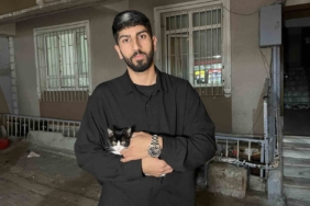 kucukcekmecede-7inci-kattan-dusen-kedi-semsiye-ile-kurtarildi-TJ83r9ce.jpg