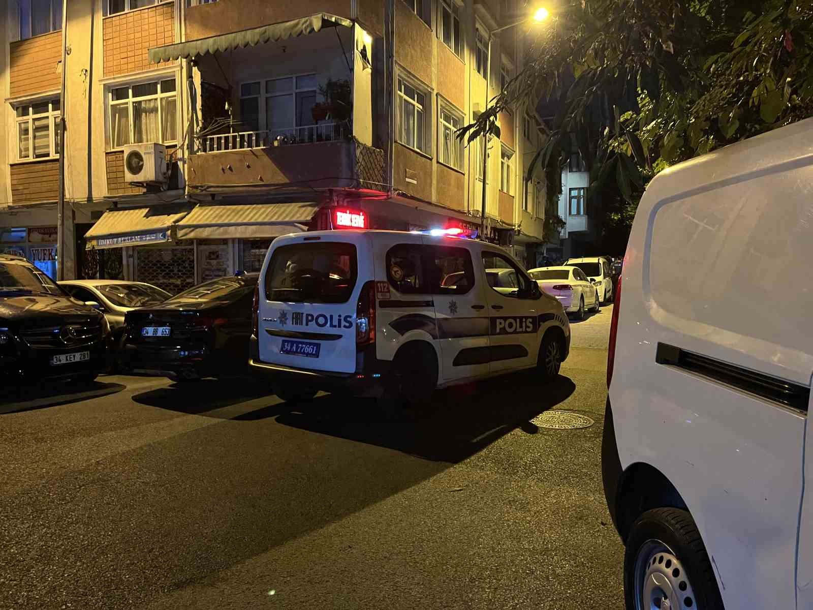 kucukcekmecede bicakli saldiri 1 agir yarali 2 tXAmYpFj