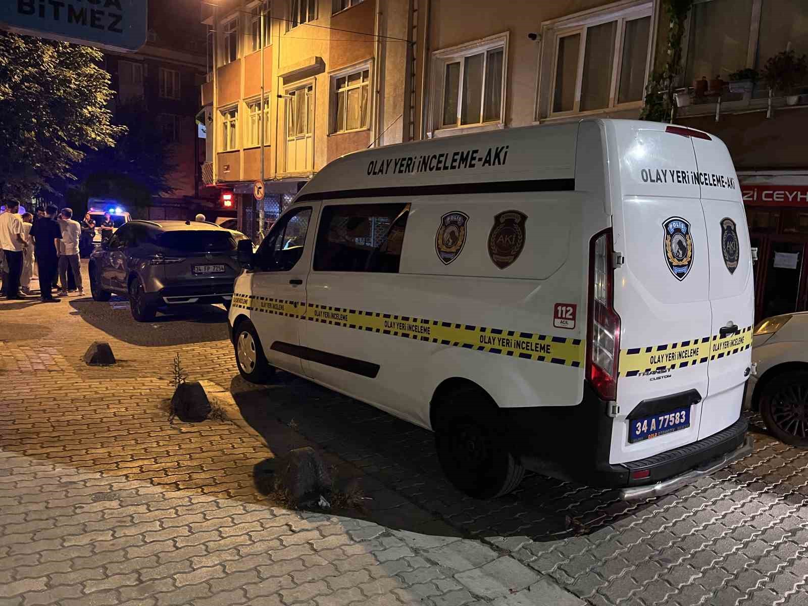 kucukcekmecede bicakli saldiri 1 agir yarali 3 SdZMYVOj