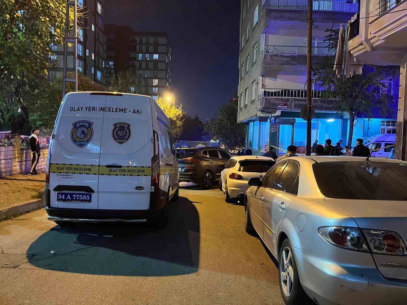 kucukcekmecede bir kisi is yerinde olu bulundu 1 gm2JsPzP