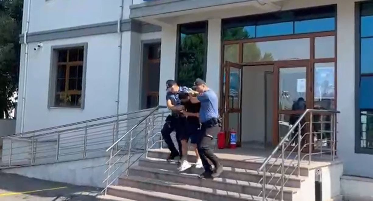 kucukcekmecede bir kuyumcuya sahte altin satan sahislar yakalandi 0 S9RBlrp1