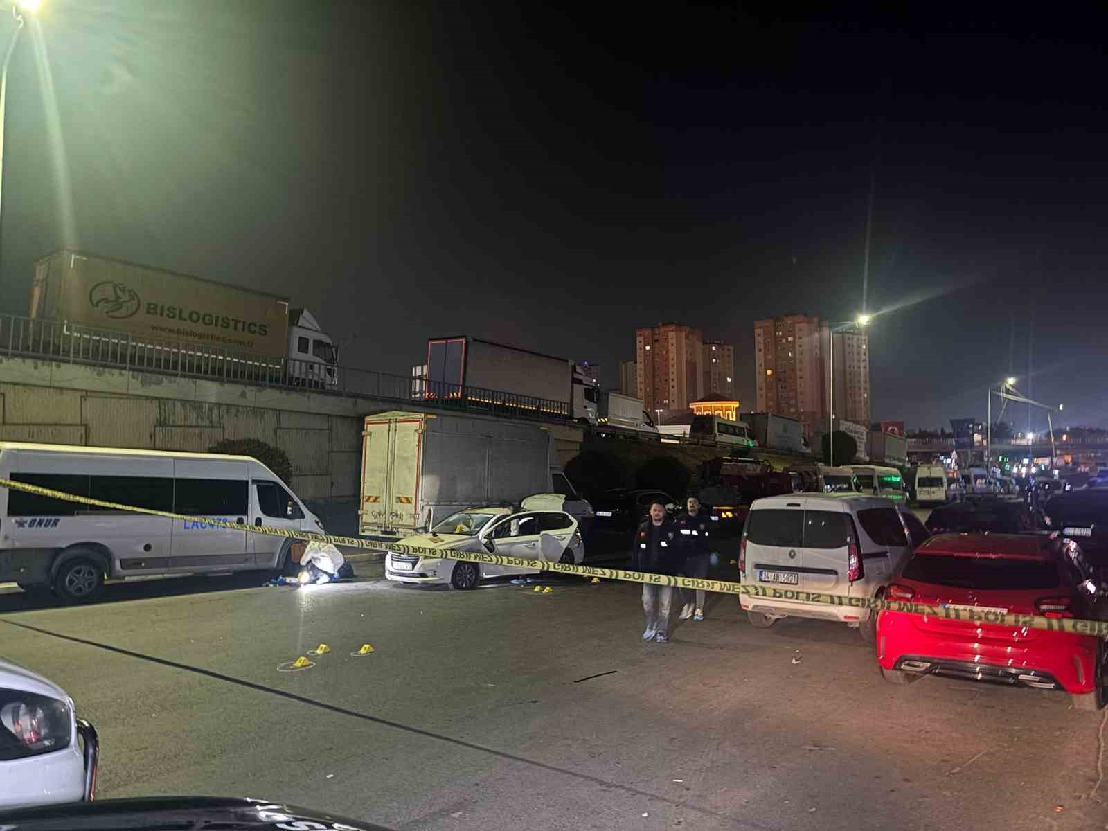 Küçükçekmece’de bir otomobil dur ihtarına uymadı: 1 polis yaralandı 4 kucukcekmecede bir otomobil dur ihtarina uymadi 1 polis yaralandi 0 jGv6DEmP