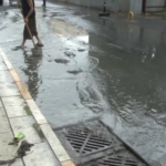 kucukcekmecede-dere-tasti-is-yerlerini-su-basti-yollar-gole-dondu-CxSYTy3N.jpg