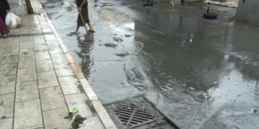 kucukcekmecede-dere-tasti-is-yerlerini-su-basti-yollar-gole-dondu-CxSYTy3N.jpg