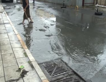 kucukcekmecede-dere-tasti-is-yerlerini-su-basti-yollar-gole-dondu-CxSYTy3N.jpg