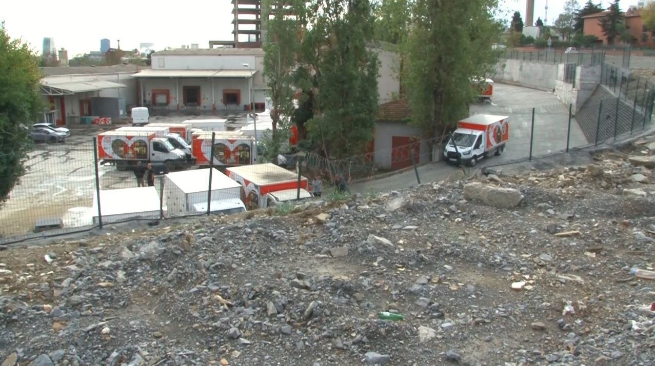 Küçükçekmece’de dondurma fabrikasının istinat duvarı çöktü 9 kucukcekmecede dondurma fabrikasinin istinat duvari coktu 5 XZ2cL738