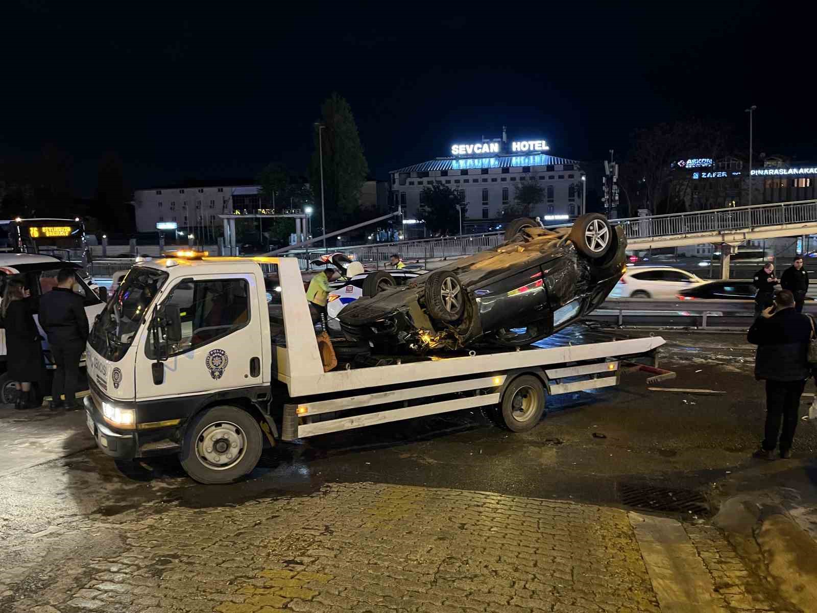 kucukcekmecede e5 yan yolda zincirleme kaza 3 yarali 3 ET3a4lDw