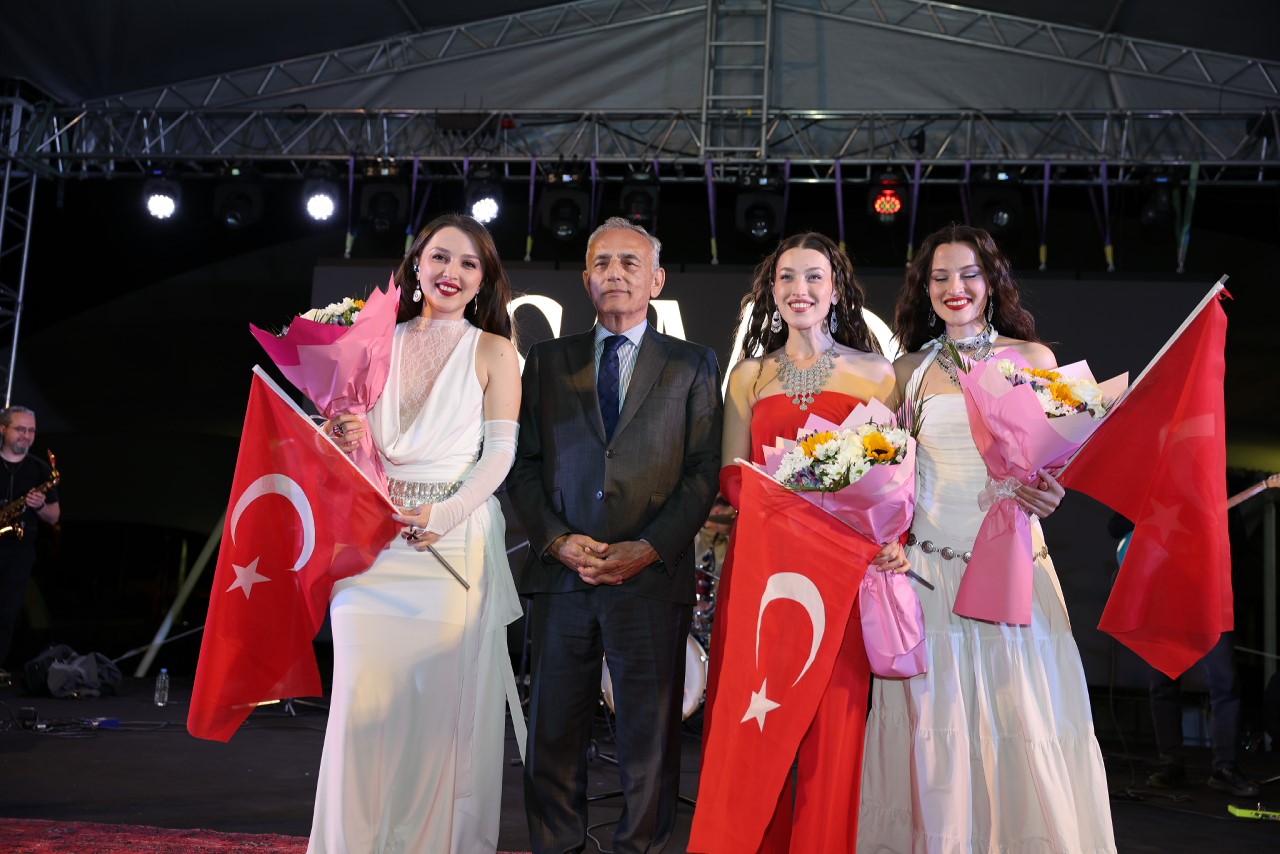 kucukcekmecede gun boyu suren 19 mayis coskusu 1 gduUTprV