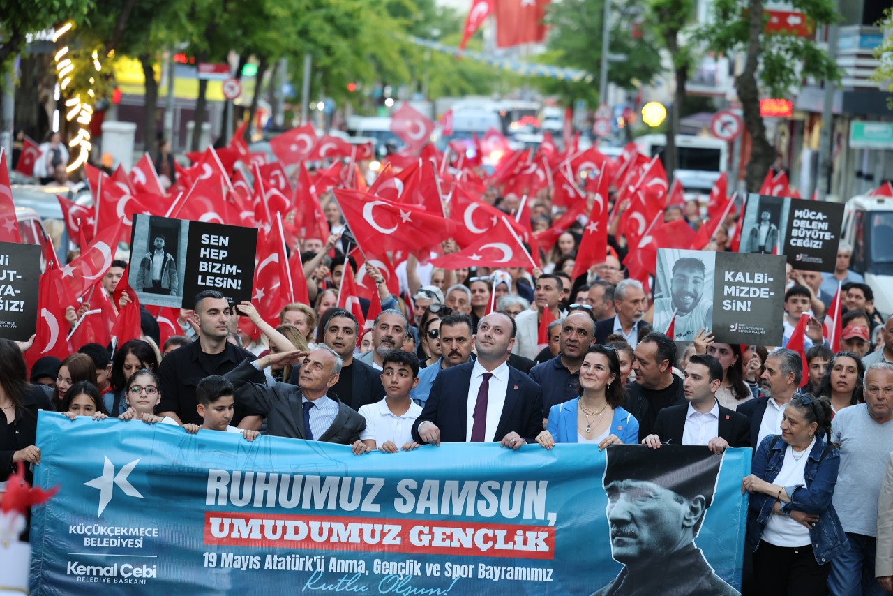 kucukcekmecede gun boyu suren 19 mayis coskusu 6 RcmI3X8h