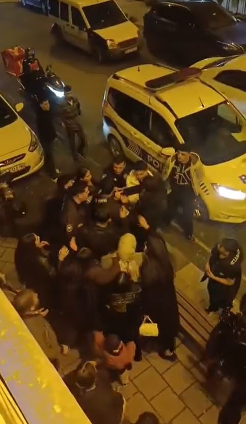 kucukcekmecede havai fisekli kutlama sirasinda ortalik karisti 1 2ugt6bmO