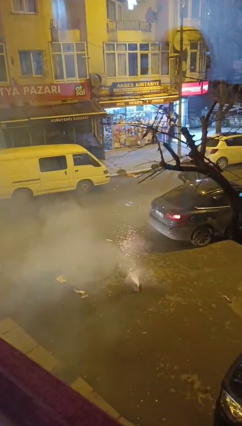 kucukcekmecede havai fisekli kutlama sirasinda ortalik karisti 2 S8M2AutR
