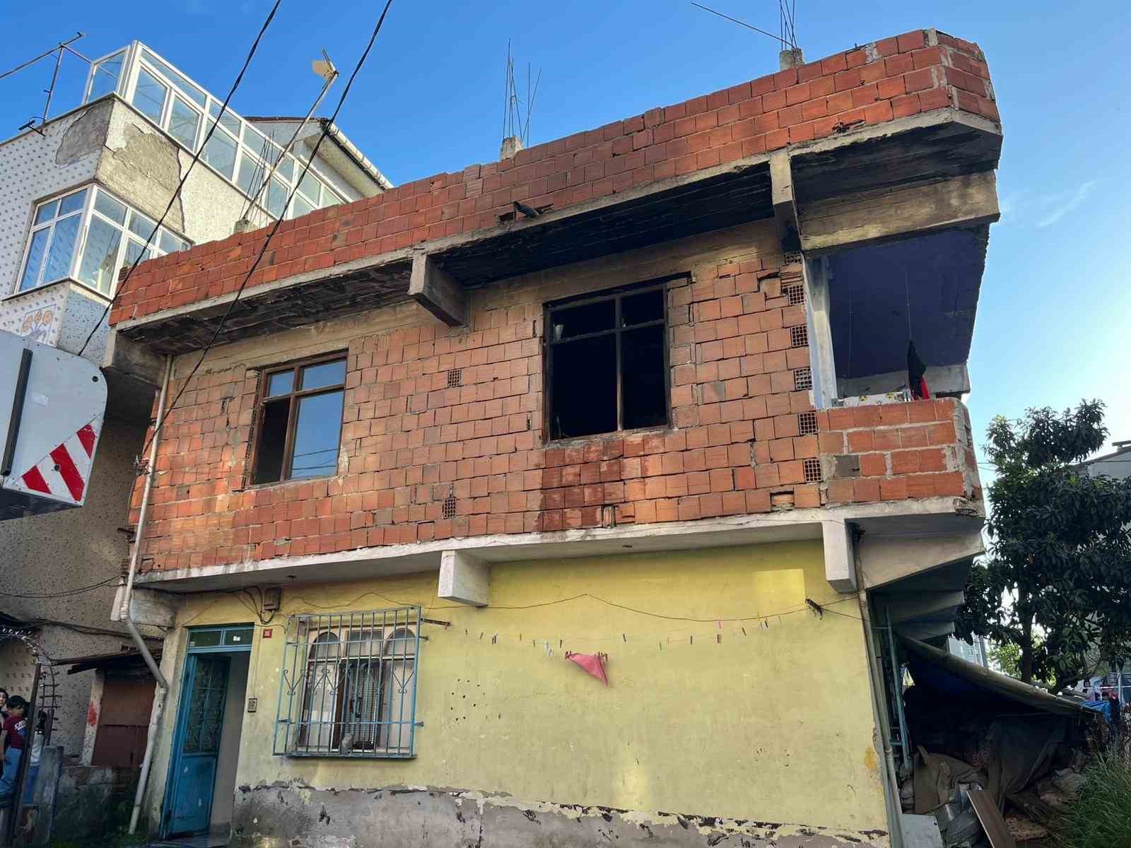 kucukcekmecede iki katli binada cikan yangin sonduruldu 2