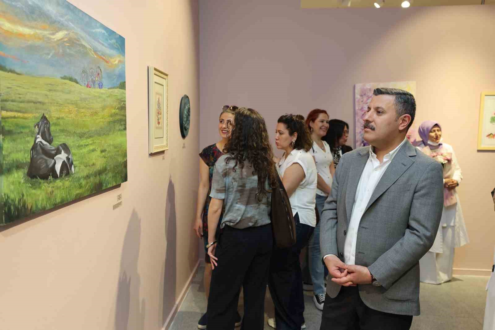 kucukcekmecede kendi golgemde sergisi acildi 4 wq144msy