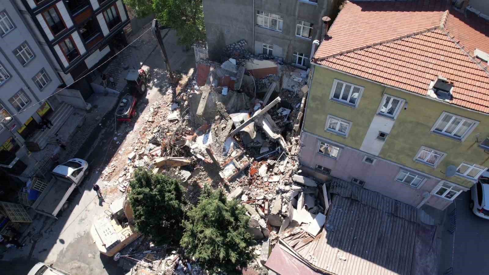kucukcekmecede kentsel donusum calismasi yapilan 5 katli bina coktu 1 8uQjafWh