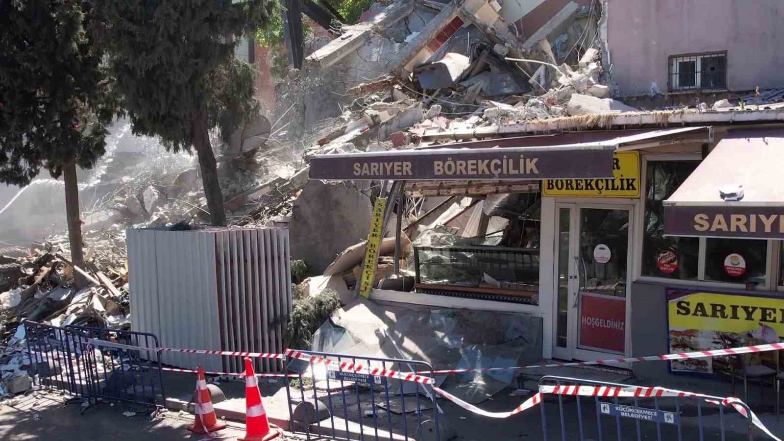 kucukcekmecede kentsel donusum calismasi yapilan 5 katli bina coktu 2 elbdABzj