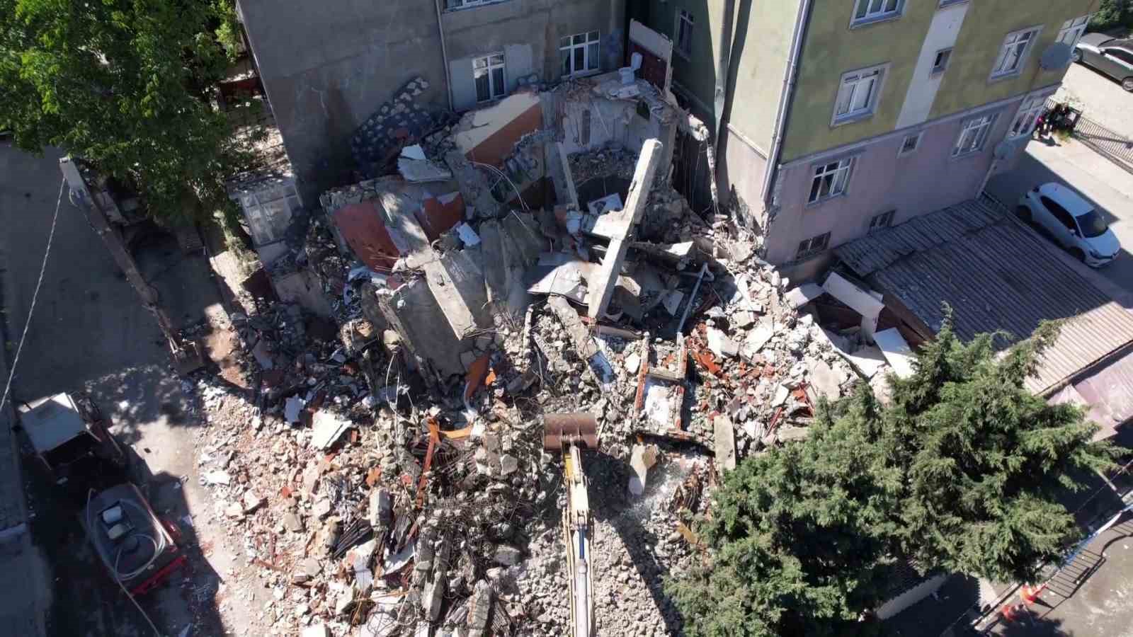 kucukcekmecede kentsel donusum calismasi yapilan 5 katli bina coktu 3 bBWCVT6R