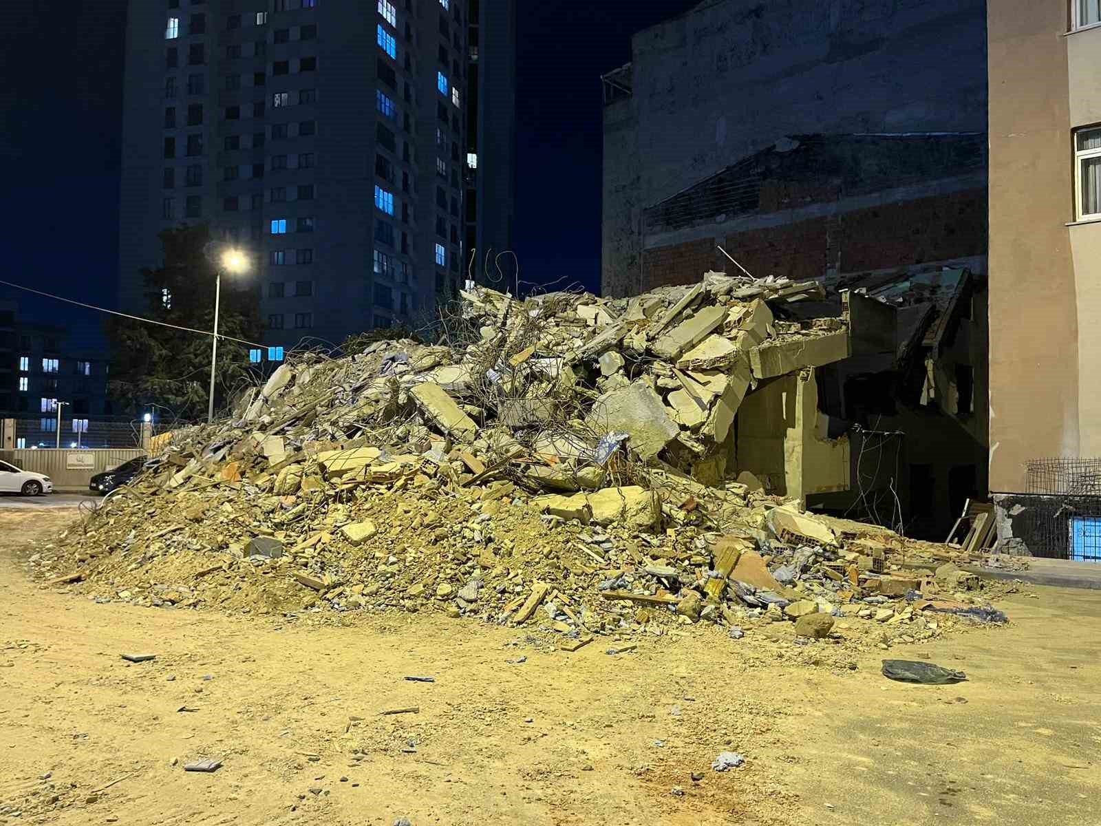 kucukcekmecede kentsel donusumdeki bina tek darbeyle yikildi 0 rpigXuIY